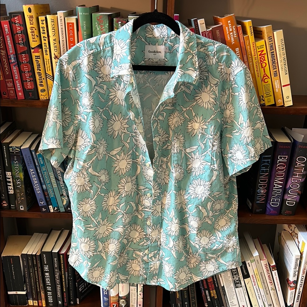 Goodfellow & Co Teal and White Floral Casual Button Down Shirt